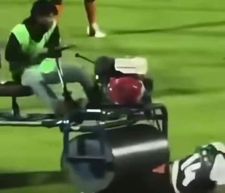 Andros Townsend sofreu um atropelamento de um rolo compressor durante o aquecimento &ndash;