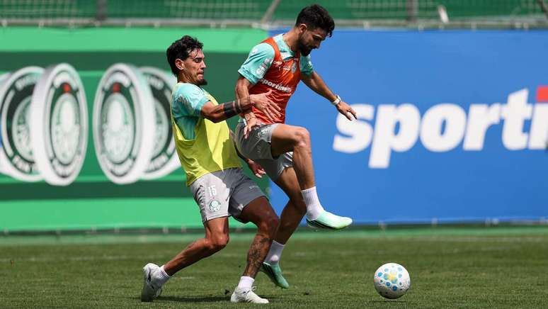 Gustavo G&oacute;mez e Flaco L&oacute;pez em treino do Palmeiras &ndash;