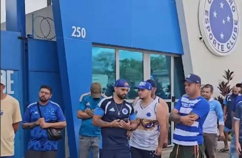 Manifesta&ccedil;&atilde;o aconteceu um dia antes do confronto pelo Brasileir&atilde;o &ndash;
