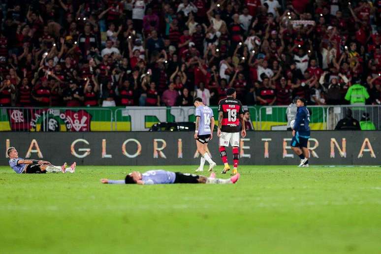 Jogadores do Flamengo reclamaram muito das condi&ccedil;&otilde;es do gramado do Maracan&atilde; &ndash;