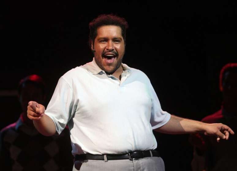 O ator Tiago Abravanel viveu o cantor Tim Maia nos palcos em 'Vale Tudo, o Musical', que estreou em 2011 e depois ganharia novas montagens