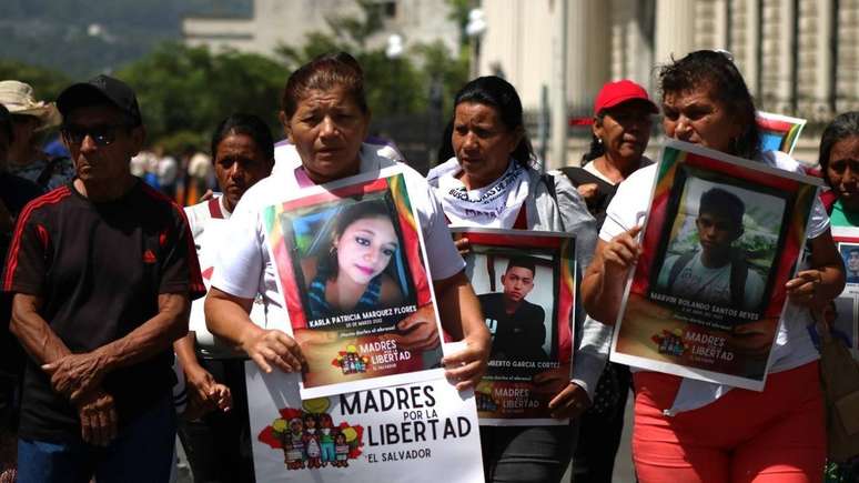 O grupo M&atilde;es pela Liberdade foi criado espontaneamente pelas mulheres que se encontravam na porta das pris&otilde;es e dos tribunais, perguntando pelos seus familiares