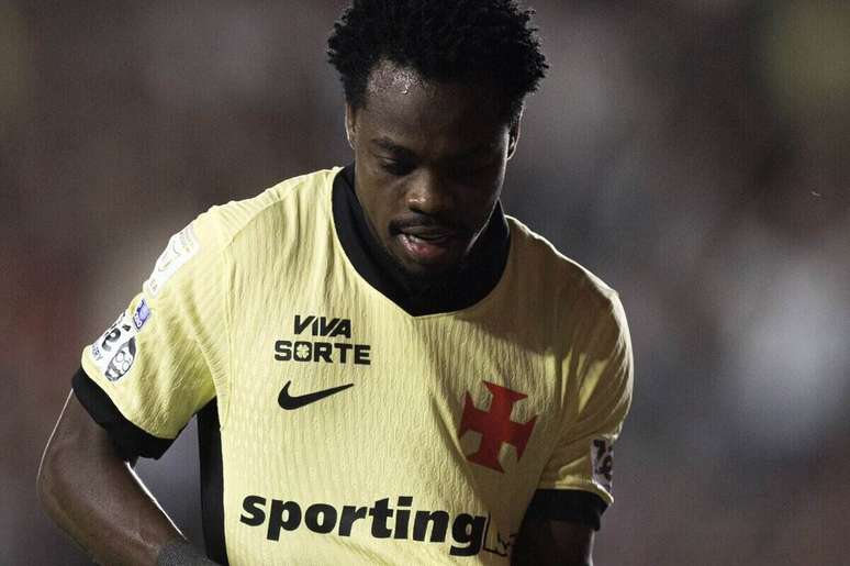 G&oacute;mez deitou e rolou contra o Coritiba &ndash;