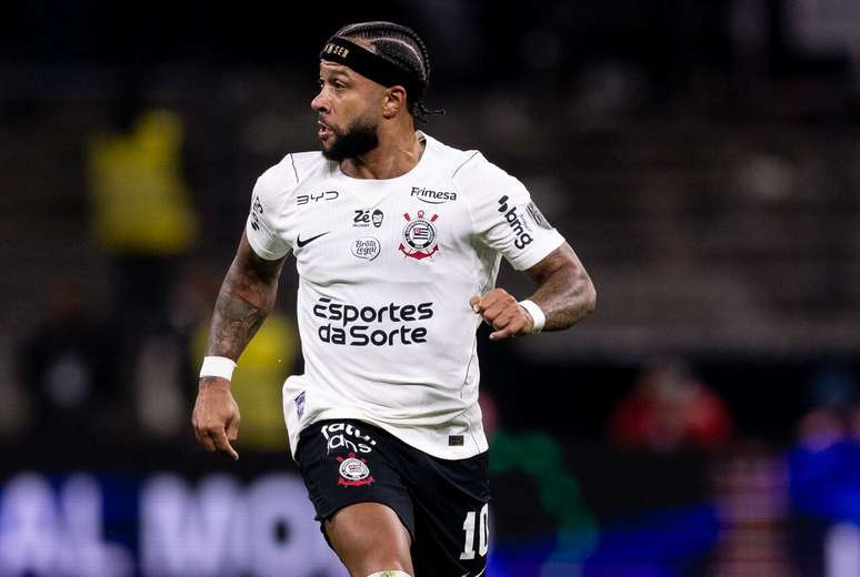 Perda de p&ecirc;nalti contra o Estudiantes fez Memphis Depay entrar na mira de organizadas &ndash;