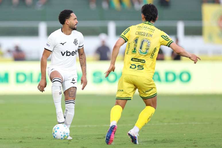 Vitinho procura algu&eacute;m com quem jogar &ndash;