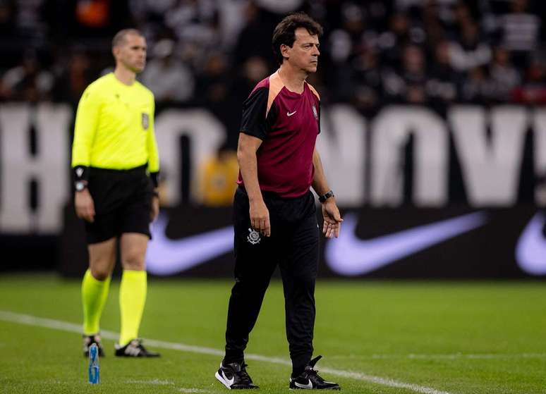 Fernando Diniz tem 48,8% de aproveitamento no comando do Corinthians &ndash;