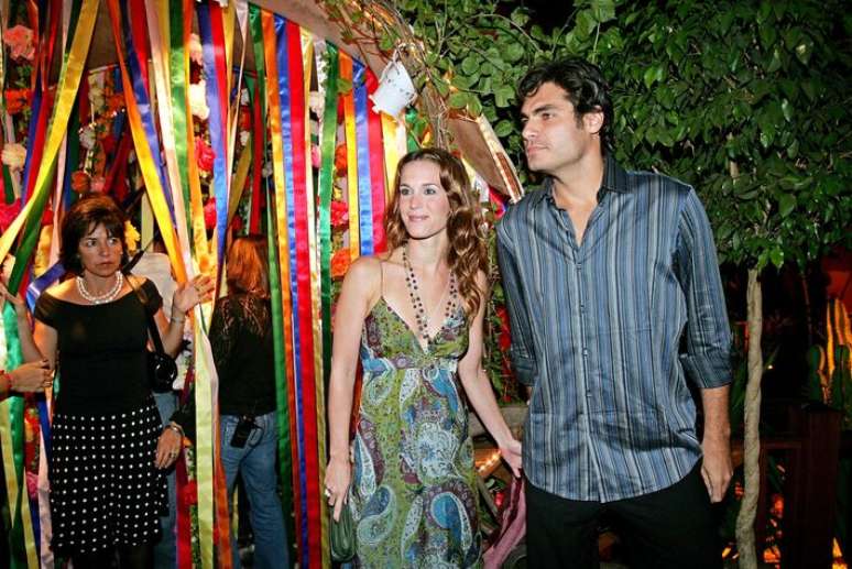 Vanessa L&oacute;es e Thiago Lacerda durante festa de lan&ccedil;amento da novela 'Am&eacute;rica', da TV Globo, em mar&ccedil;o de 2005.
