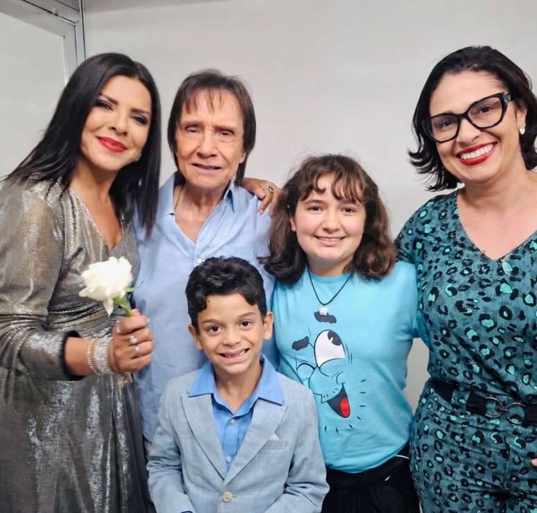 Mara com Roberto Carlos, o filho dela, Miguel, a neta do 'Rei', Laura, e a nora dele, Valeska