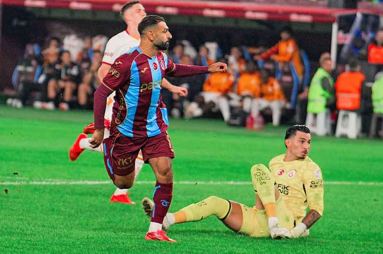 Salah em a&ccedil;&atilde;o com a camisa do Trabzonspor &ndash;