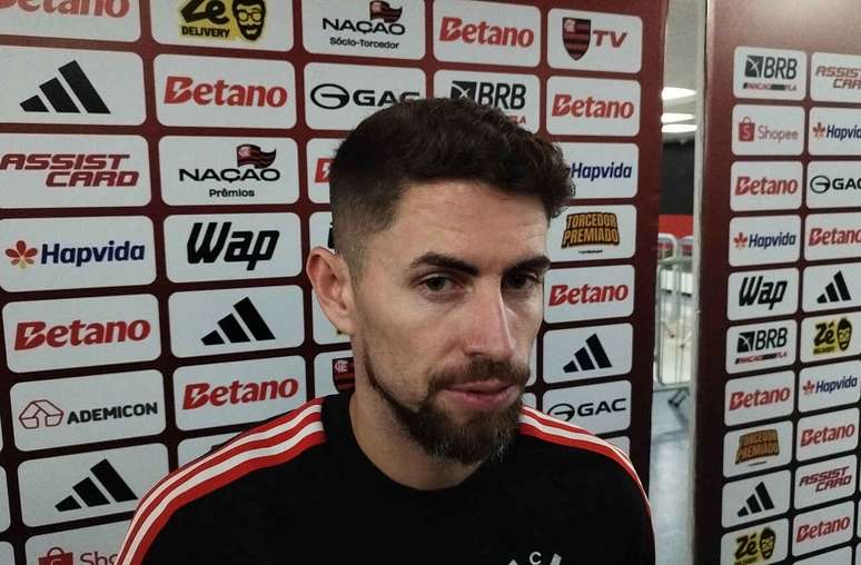 Jorginho atende aos jornalistas na zona mista do Maracan&atilde; &ndash;