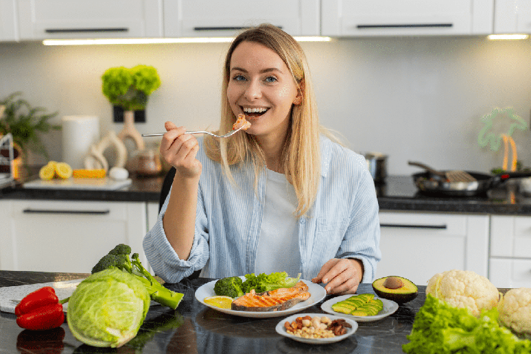 Uma alimenta&ccedil;&atilde;o variada, com boas fontes de prote&iacute;na e gordura, ajuda a fornecer nutrientes importantes para a sa&uacute;de capilar 