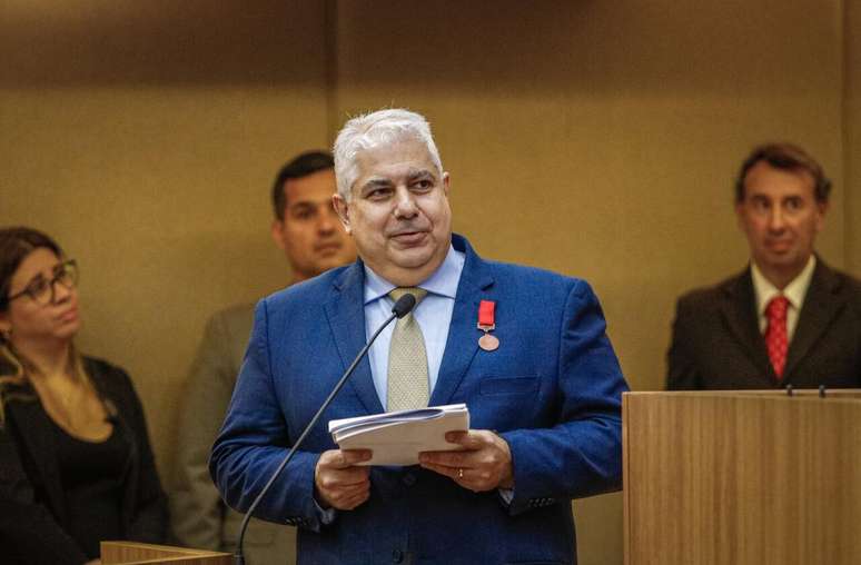 Fernando Akaoui pediu tempo at&eacute; a tramita&ccedil;&atilde;o do projeto sobre a SAF &ndash;