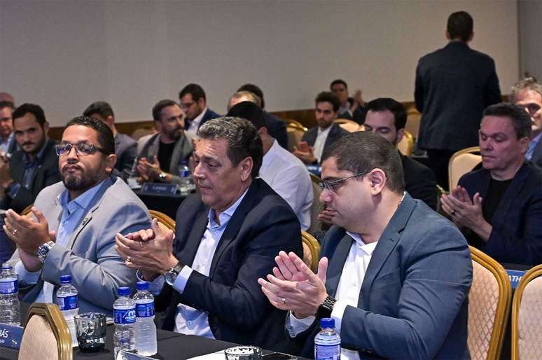 CBF, clubes e federa&ccedil;&otilde;es aprovam mudan&ccedil;as no Brasileir&atilde;o A e B &ndash;