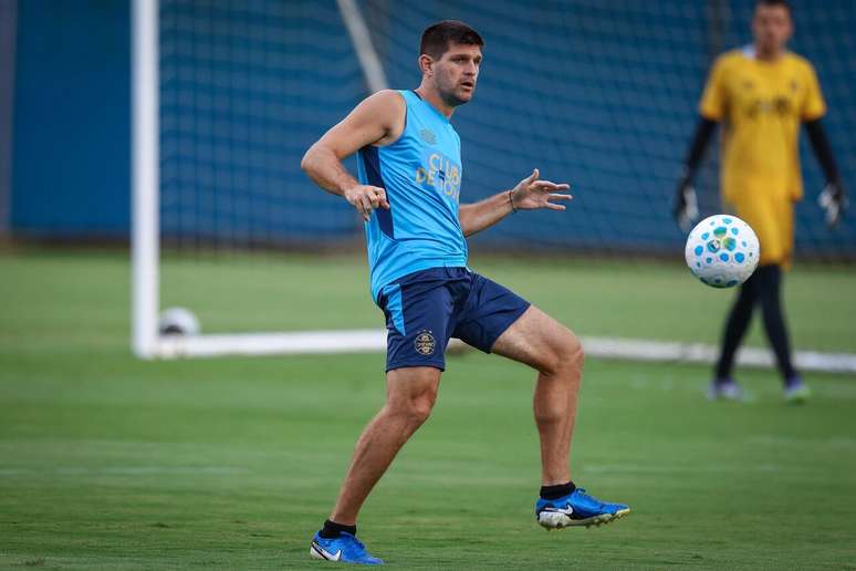 Kannemann pode ganhar uma chance como titular &ndash;