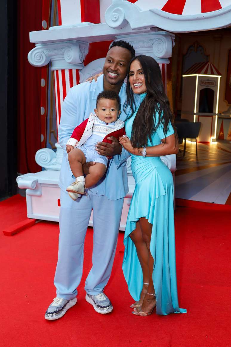 Thiaguinho, Carol Peixinho e Bento 