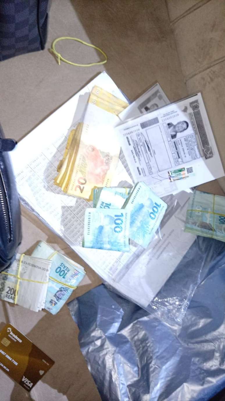 Quantia de cerca de R$ 19 mil em esp&eacute;cie foi encontrada em escrit&oacute;rio do ex-vereador Milton Leite, preso por suposto envolvimento em esquema de infiltra&ccedil;&atilde;o do PCC no transporte de &ocirc;nibus da capital.