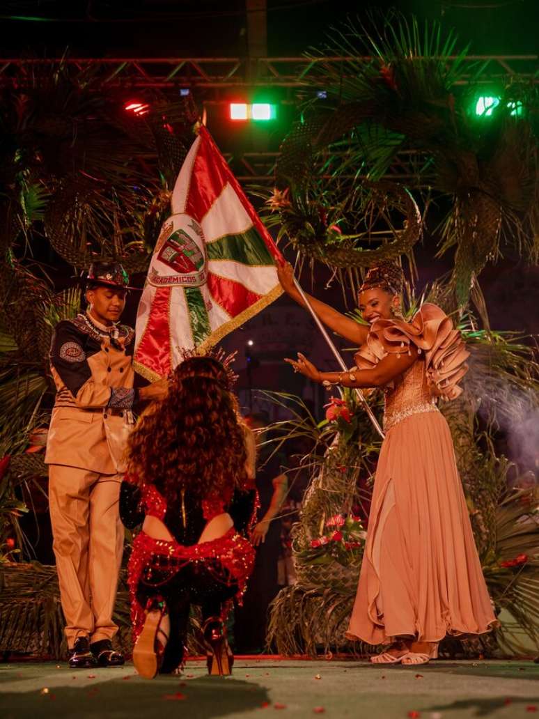 Coroa&ccedil;&atilde;o aconteceu durante a final da disputa de samba-enredo da Grande Rio para o carnaval 2027