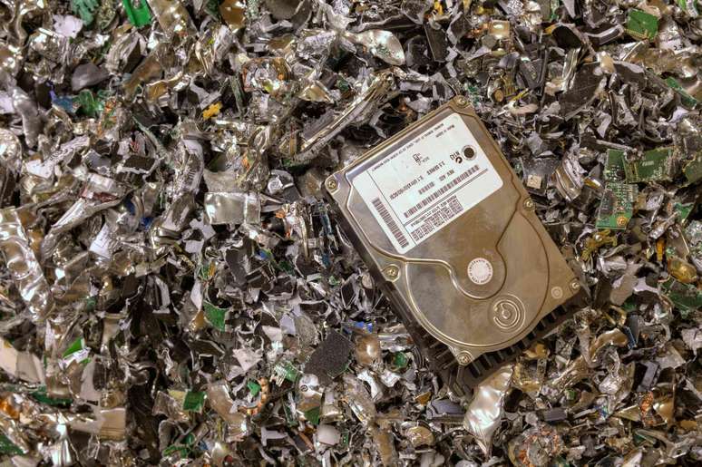 disco r&iacute;gido apoiado sobre discos r&iacute;gidos triturados
