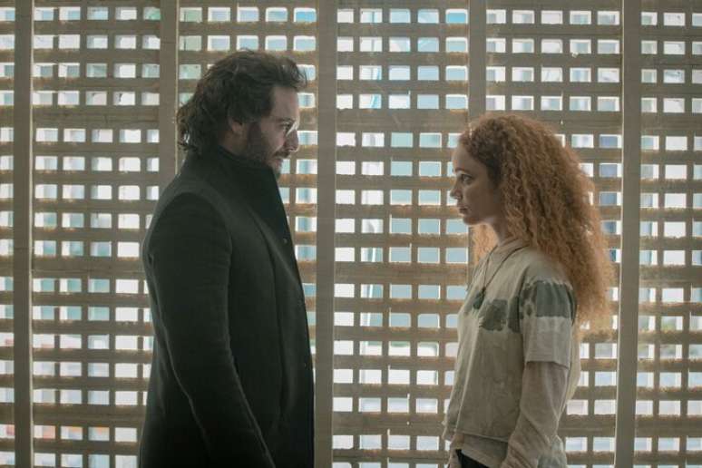 O cientista Otto (Rodrigo Lombardi) e a 'lobimo&ccedil;a' Luna (Let&iacute;cia Vieira), em 'Vermelho Sangue'