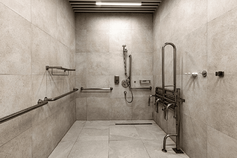 A instala&ccedil;&atilde;o de barras de apoio em pontos estrat&eacute;gicos do banheiro pode facilitar o acesso ao vaso sanit&aacute;rio e ao chuveiro 