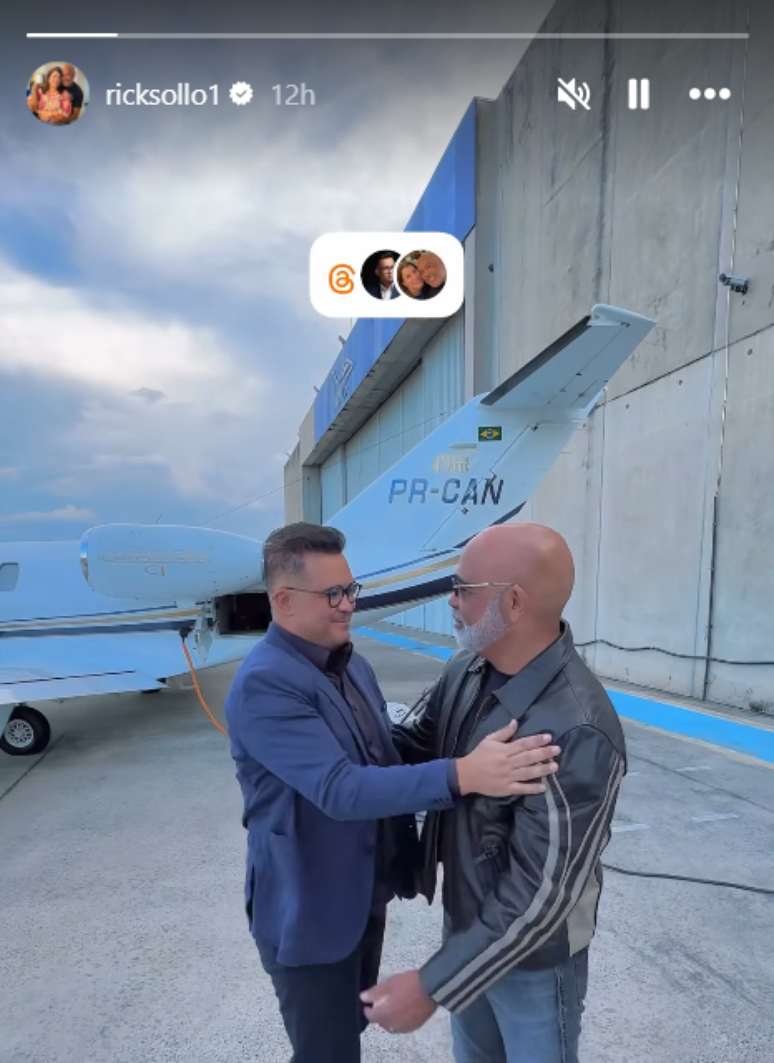 V&iacute;deo postado por Rick mostra-o abra&ccedil;ando o empres&aacute;rio Bruno Avelar