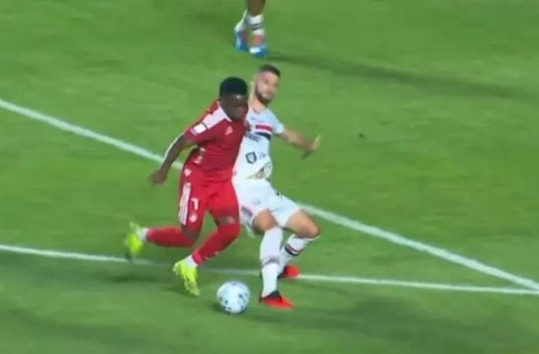 Domingos Duarte vinha ganhando espa&ccedil;o entre os titulares de Dorival &ndash;
