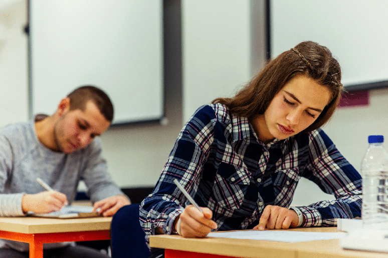 A Compet&ecirc;ncia 4 avalia como as ideias s&atilde;o conectadas e desenvolvidas ao longo do texto 