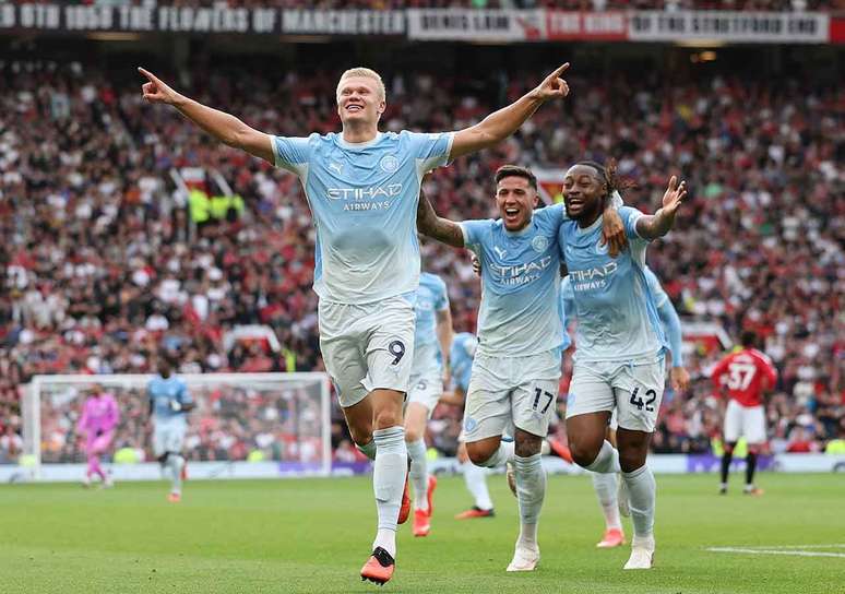 Haaland em a&ccedil;&atilde;o com a camisa do Manchester City na temporada &ndash;