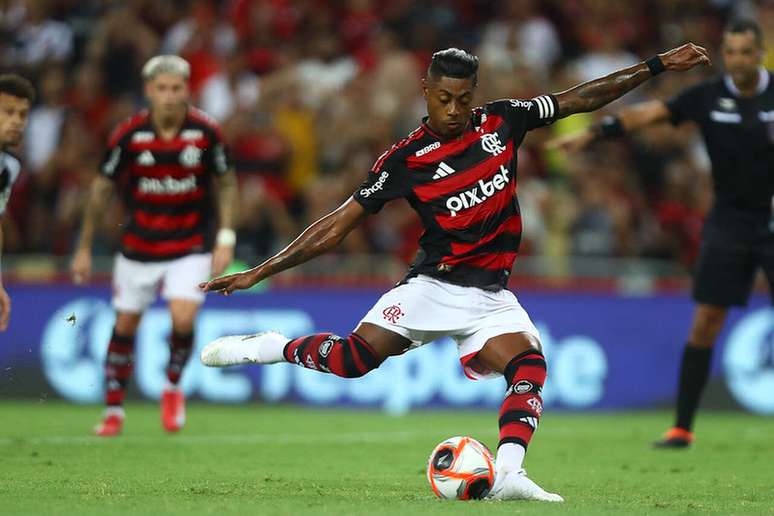 Bruno Henrique &eacute; conhecido como &ldquo;Rei dos Cl&aacute;ssicos&rdquo; &ndash;