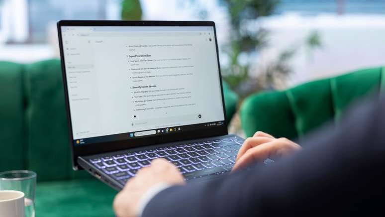 Psiquiatra alerta para riscos para a sa&uacute;de mental de usar IA ao inv&eacute;s de consultar profissional