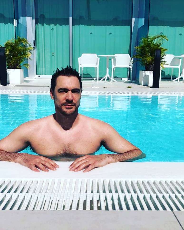 Arnaud Denis curtindo tempo de piscina
