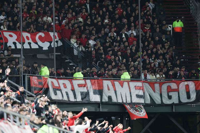 Torcida do Flamengo no jogo de volta da Libertadores de 2025 que terminou com a classifica&ccedil;&atilde;o rubro-negra &ndash;