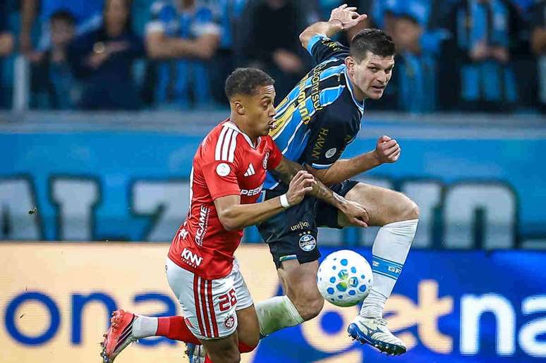 Kannemann sentiu um desconforto muscular e desfalcou o Gr&ecirc;mio nos &uacute;ltimos dois jogos &ndash;