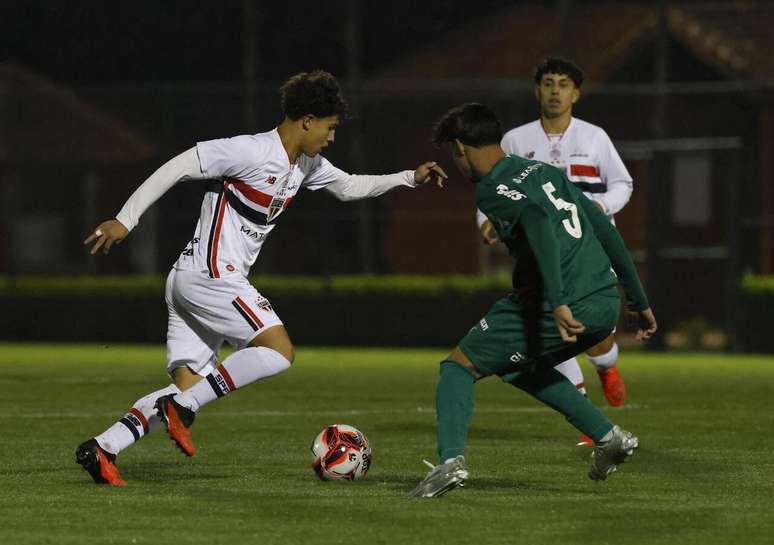 S&atilde;o Paulo e Palmeiras mediram for&ccedil;as pelo Brasileir&atilde;o Sub-17 nesta ter&ccedil;a-feira &ndash;