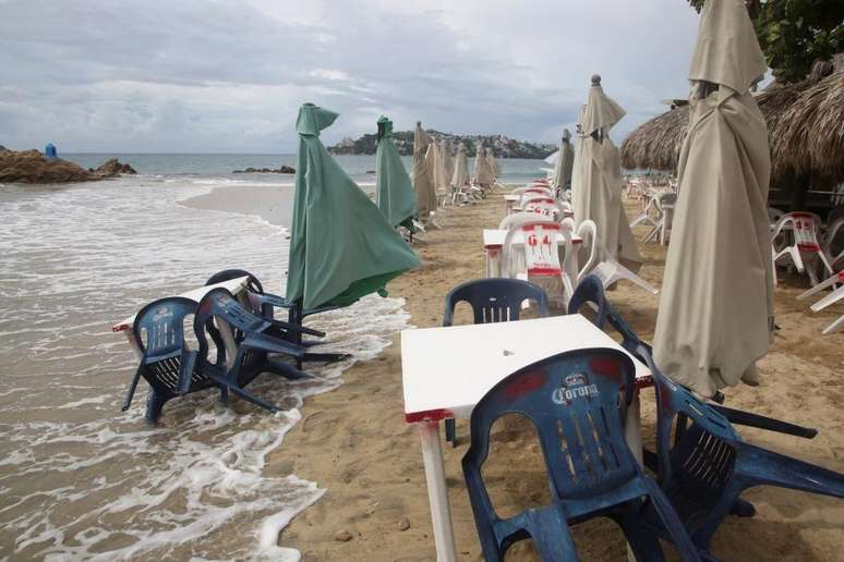 A ressaca provocada por Polo come&ccedil;ou a causar problemas nas praias de Guerrero