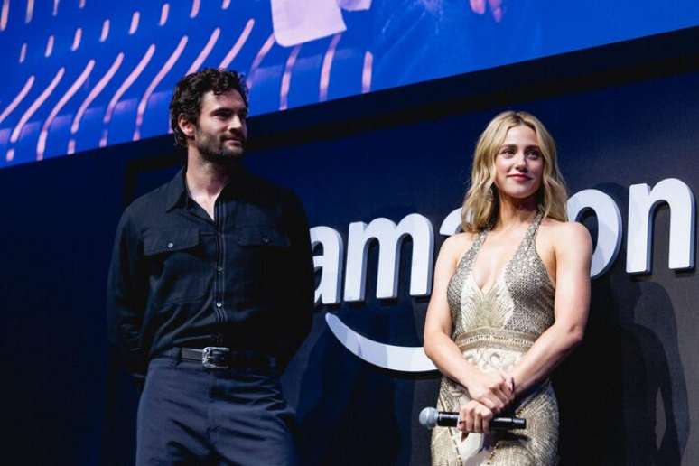 Lili Reinhart e Tom Bateman, de &lsquo;A Hip&oacute;tese do Amor&rsquo;, em evento em S&atilde;o Paulo em 2 de setembro de 2026.