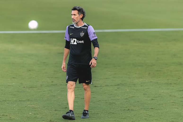 Eduardo Dom&iacute;nguez durante treinamento do Atl&eacute;tico na Cidade do Galo &ndash;