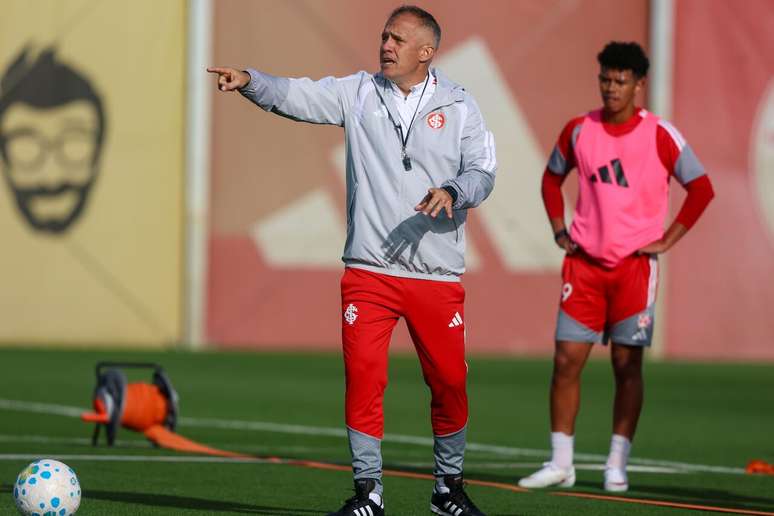 O primeiro treino de Eduardo Baptista &ndash;