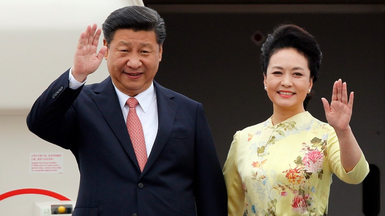 Peng Liyuan acompanha Xi Jinping nas suas visitas oficiais para o exterior