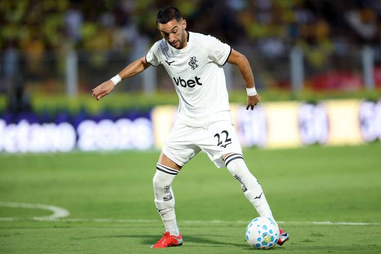 Habilidoso, Ziyech demonstra refino t&eacute;cnico &ndash;
