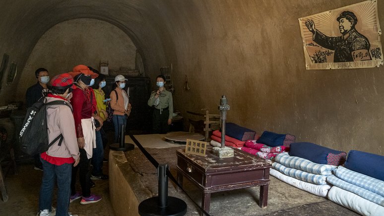 Durante sua estada na remota aldeia chinesa de Liangjiahe, Xi Jinping viveu em cavernas escavadas na lateral das colinas