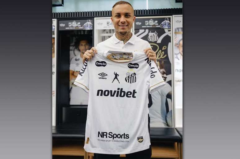 Santos acredita que ter&aacute; maiores lucros com a troca de fornecedoras de material esportivo &ndash;