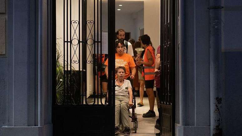 Maricarmen saiu de sua casa em cadeira de rodas