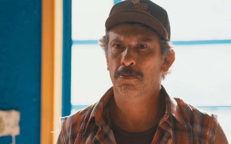 Milhem Cortaz interpreta Juarez em 'Por Voc&ecirc;', novela das sete da TV Globo