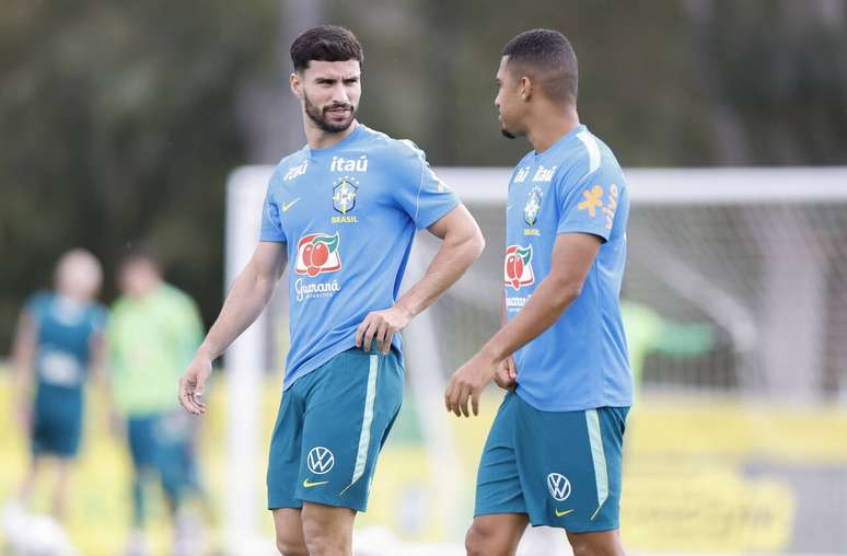 Samuel Lino (dir.) est&aacute; entre os convocados de Carlo Ancelotti &ndash;