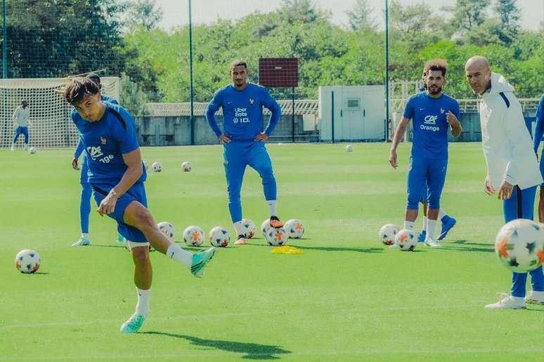 Jogadores da Fran&ccedil;a durante treinamento da equipe &ndash;