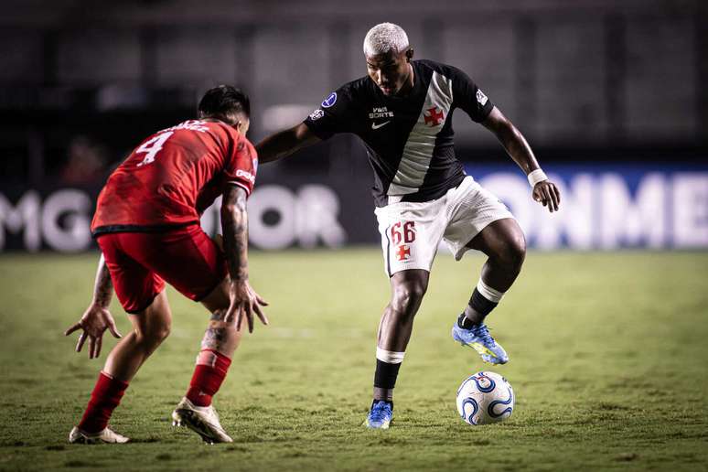 Cuiabano &eacute; titular da lateral esquerda &ndash;