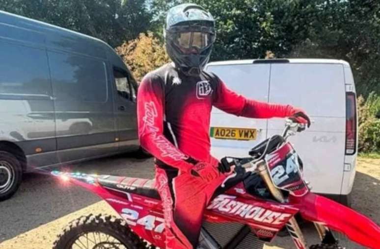 Reprodu&ccedil;&atilde;o/Instagram - Legenda: Richie Anderson praticava o motocross quando n&atilde;o estava em campo pelo Margate FC
