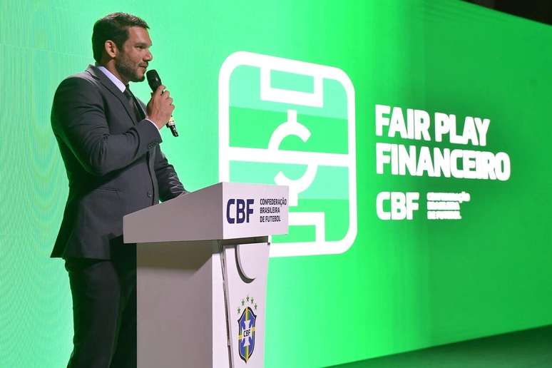 Samir Xaud, presidente da CBF, em reuni&atilde;o sobre o FPF no Brasil &ndash;