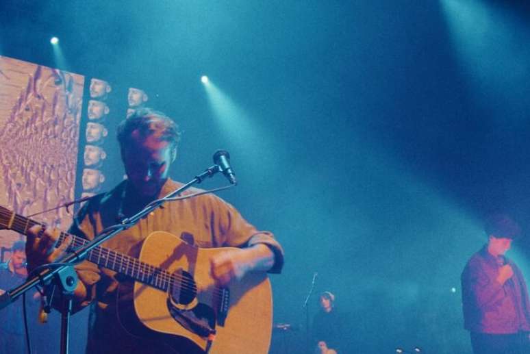 O cantor e compositor ingl&ecirc;s Ben Howard faz sua primeira apresenta&ccedil;&atilde;o no Brasil